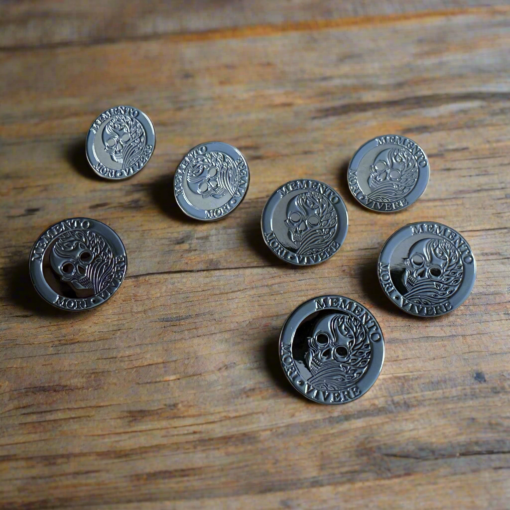 Memento Mori • Vivere Pin (Polished)